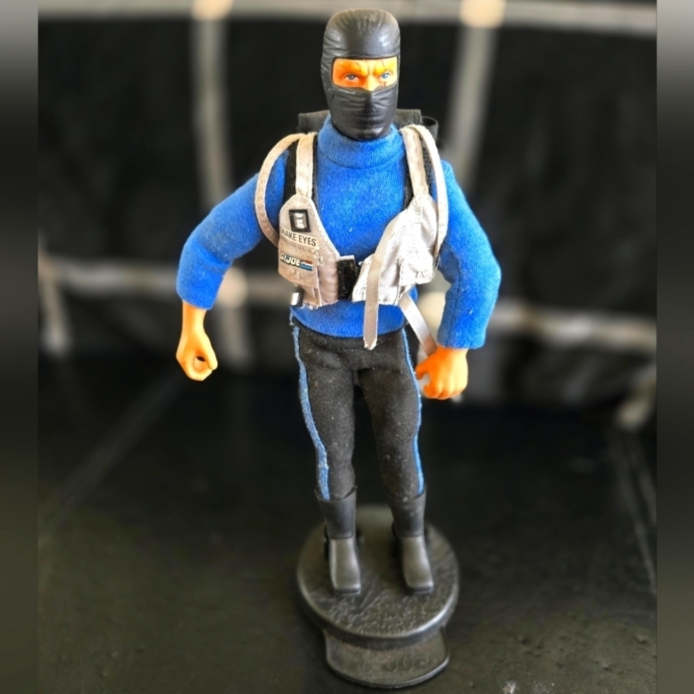 Hasbro '92 GI Joe Snake Eyes Action Figure W/ Stand Backpack 11" EUC Collectible